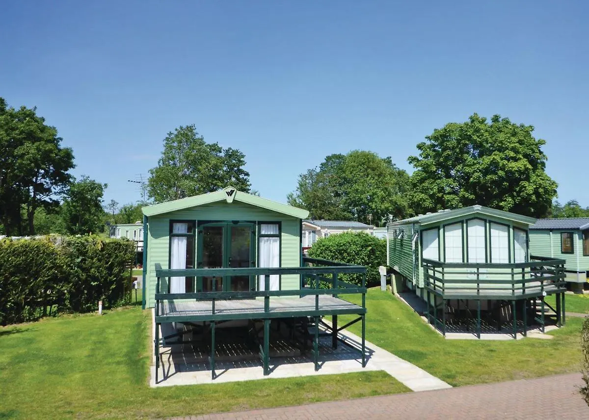 Отель Weir Country Park Holtby