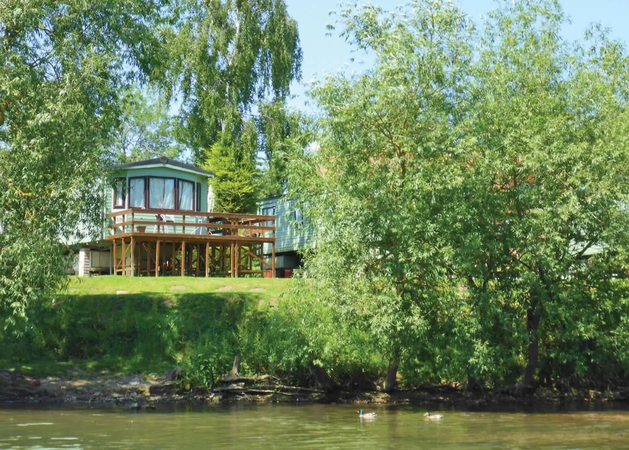 Weir Country Park Hotel Holtby Holiday park